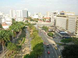 Foto tomada por Augusto Ilian del Rio Cali, la Av Colombia y el Hotel Inter, http://en.wikipedia.org,  (CC BY 2.0) 